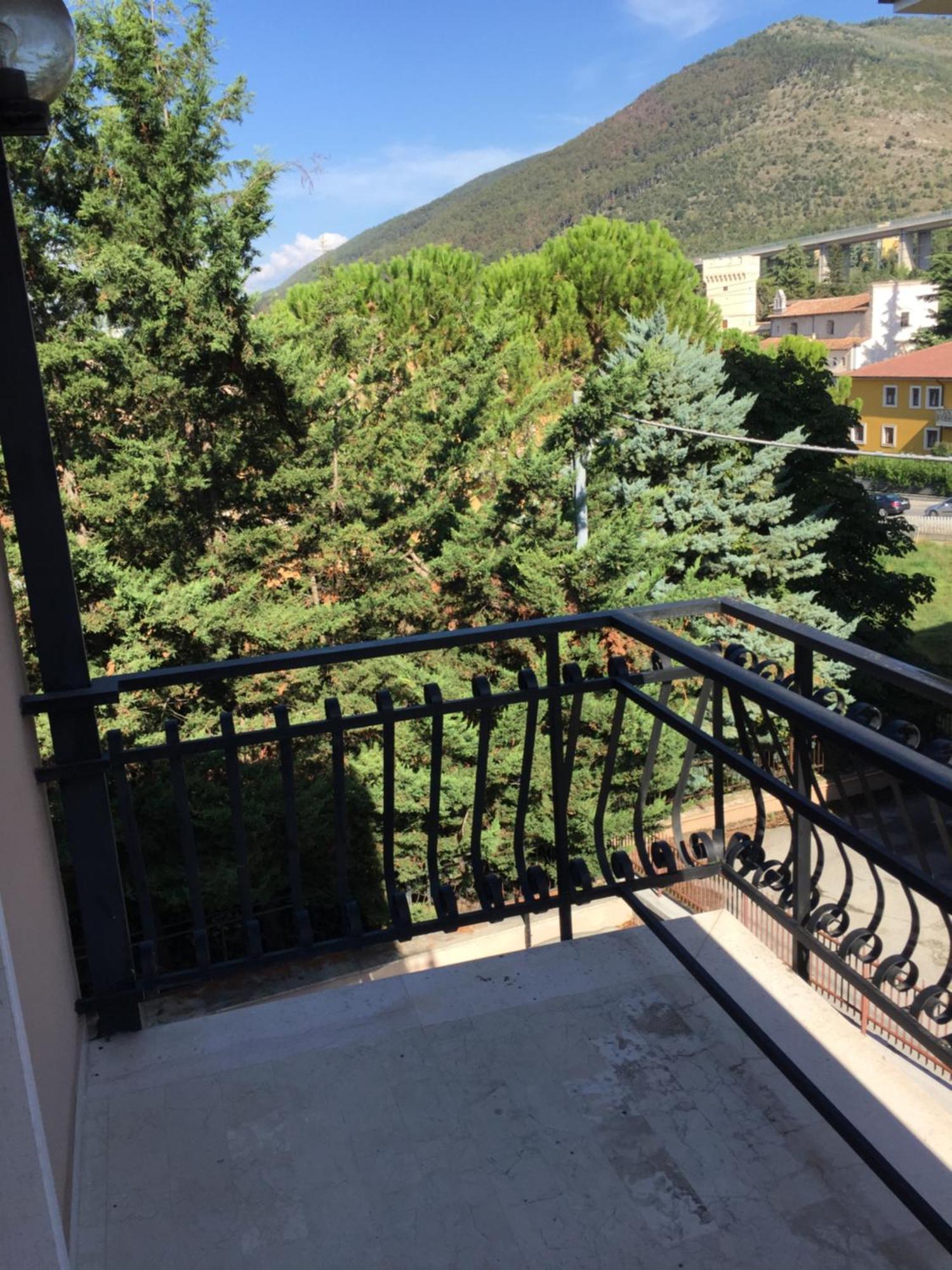 Monte Camicia - Cozy Home In City Center-Spacious-Free Parking LʼAquila Exterior foto