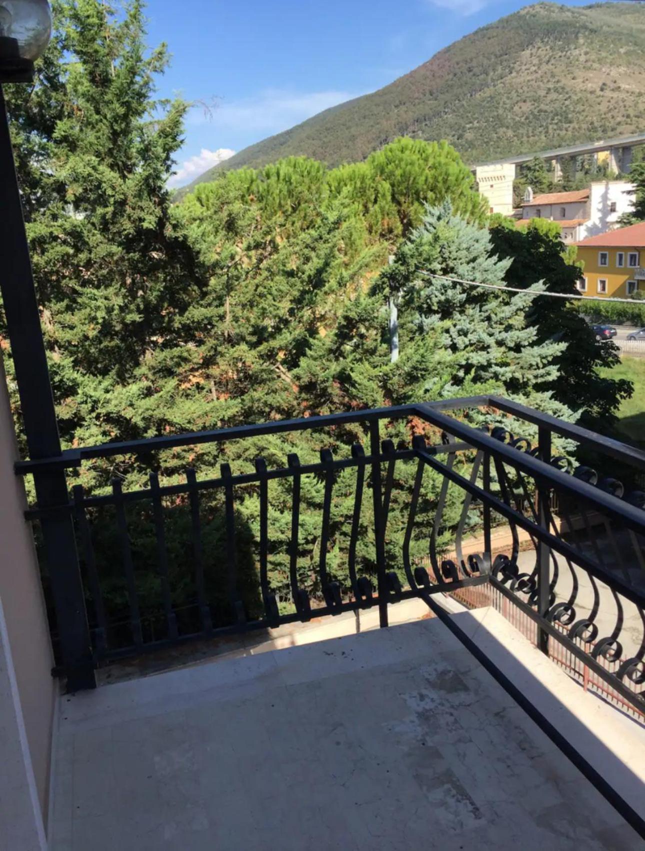 Monte Camicia - Cozy Home In City Center-Spacious-Free Parking LʼAquila Exterior foto